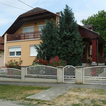 Zsuzsi Apartman Zalakaros Exteriör bild