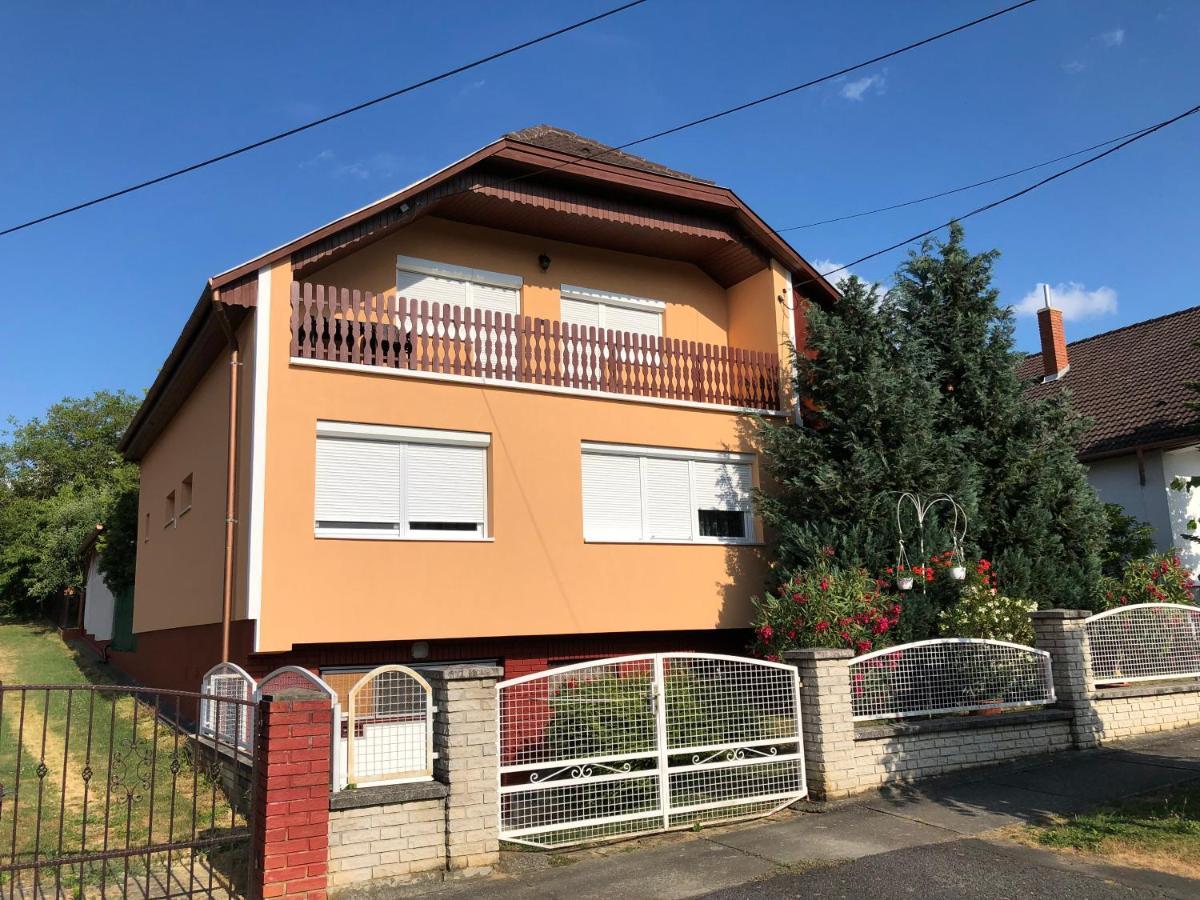 Zsuzsi Apartman Zalakaros Exteriör bild
