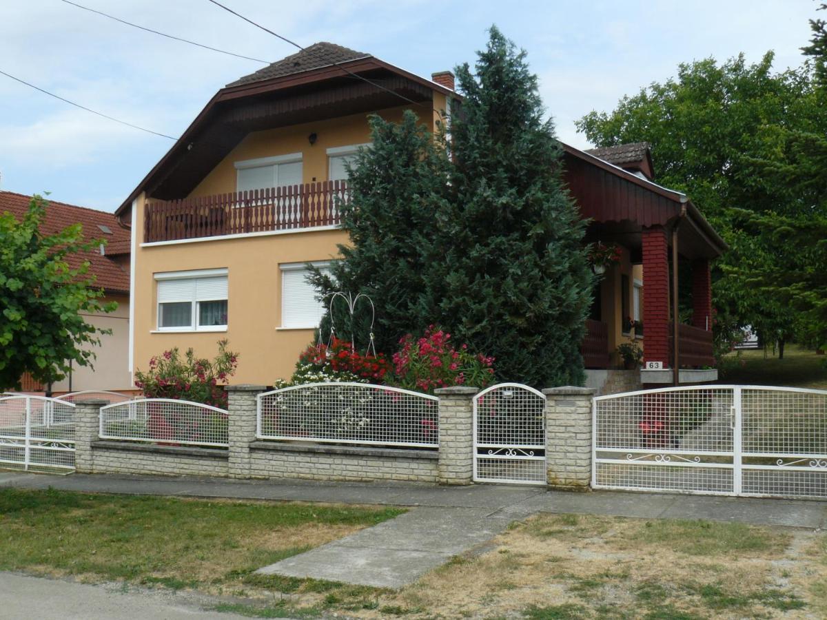 Zsuzsi Apartman Zalakaros Exteriör bild