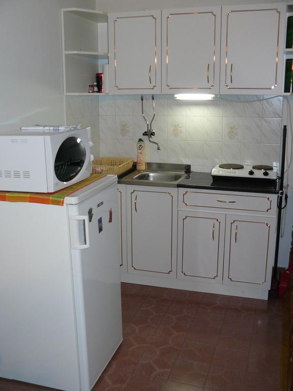 Zsuzsi Apartman Zalakaros Rum bild