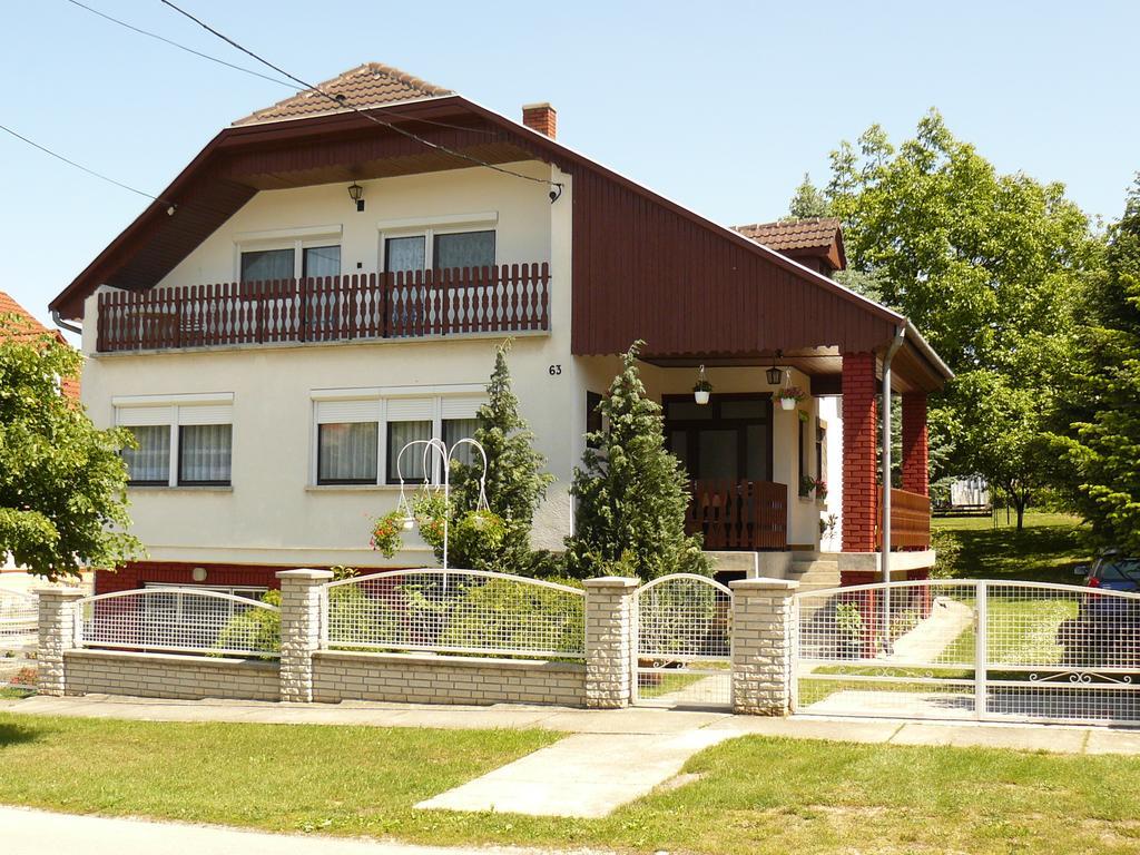 Zsuzsi Apartman Zalakaros Exteriör bild